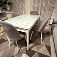 Tavolo da pranzo, allungabile, e 4 sedie