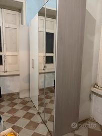 Armadio nuovo con specchio