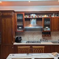 cucina in legno noce scuro 