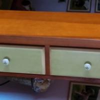 Pesante mensola con cassetti in legno di ciliegio