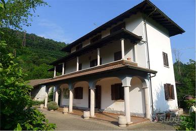 Villa a Omegna