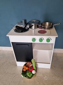 Cucina giocattolo 