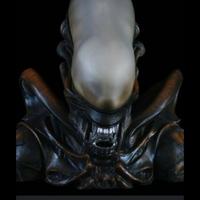 alien busto