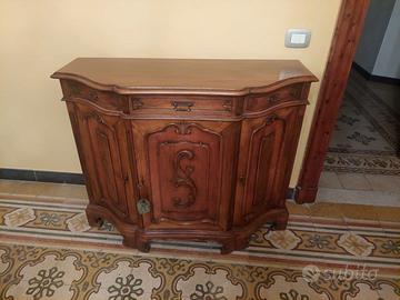 Credenza in stile