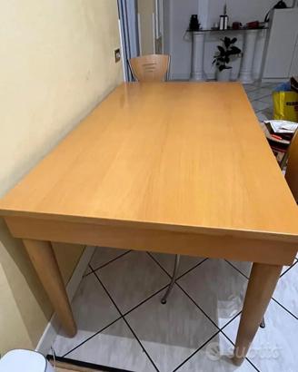 Tavolo e sedie
