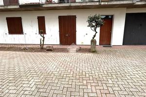 2 LOCALI A MASSA LOMBARDA