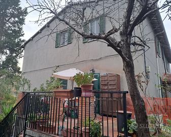5 locali, giardino, taverna e box 2 km dal centro