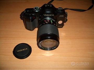 Yashica F108 con obiettivo 35/80