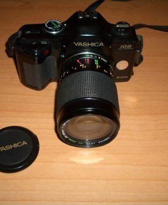 Yashica F108 con obiettivo 35/80
