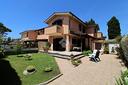 villa-a-schiera-d-angolo-a-anzio