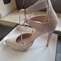 SCARPE COLOR PANNA CON TACCO A SPILLO