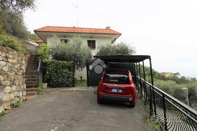 VILLA A SCHIERA A MONEGLIA