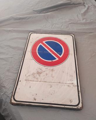 cartellone divieto di sosta 