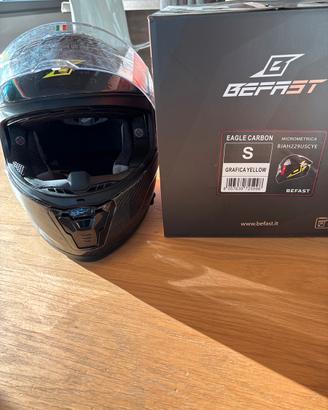 Casco befast in fibra di carbonio