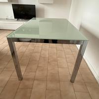 Tavolo in vetro allungabile