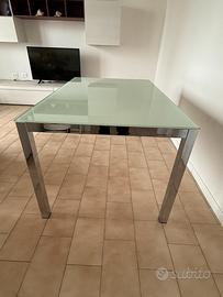 Tavolo in vetro allungabile
