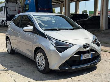 TOYOTA Aygo 1.0 VVT-i 72 CV 5 porte x-business M