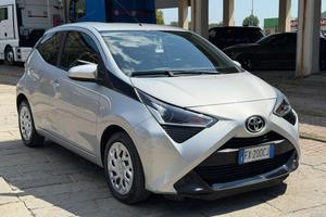 TOYOTA Aygo 1.0 VVT-i 72 CV 5 porte x-business M