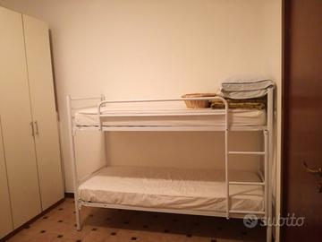 letto a castello bianco con materassi Memory foam