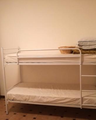 letto a castello bianco con materassi Memory foam