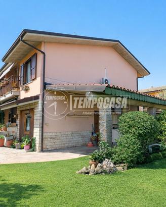 La tua villetta con PISCINA, GIARDINO, box e taver