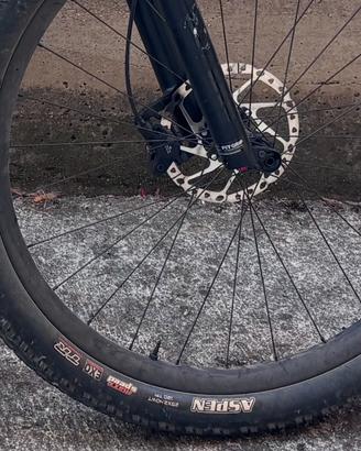 Syncros Silverton 1.0 - Maxxis aspen 2,4 120 tpi