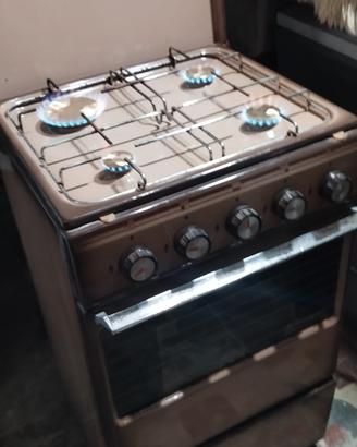 cucina con forno a gas