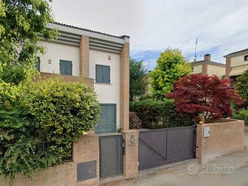 Villa di 240 m² con 4 locali e box auto doppio a P