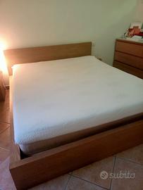 letto matrimoniale con materasso e cassettiera