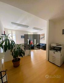 Appartamento di 264 m² con più di 5 locali a Padov