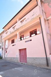 Indipendente su tre livelli vista mare