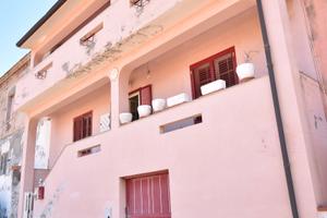 Indipendente su tre livelli vista mare