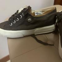 Scarpe donna Superga nere.