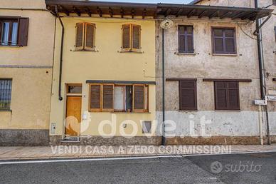 Casa indipendente di 100 m² con 3 locali e box aut