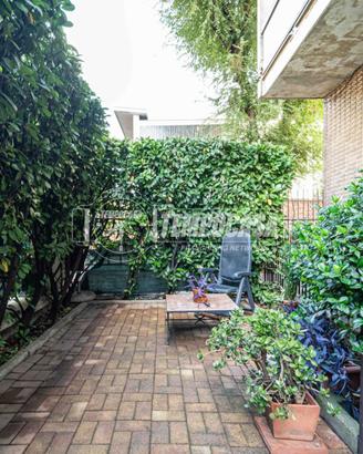 ESCLUSIVO E AMPIO QUADRILOCALE CON GIARDINO PRIVAT