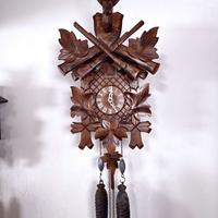 176364 Antico orologio a cucù tipo foresta nera