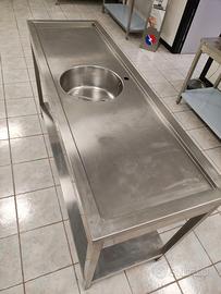 Tavolo inox con lavello