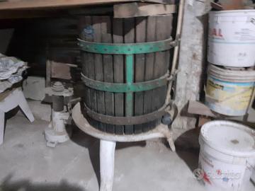 torchio e pigiatrice uva