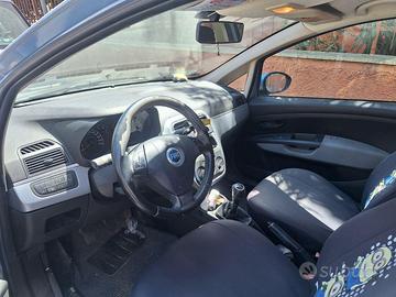 FIAT GRANDE PUNTO 2006 1.3 MJT € 1000