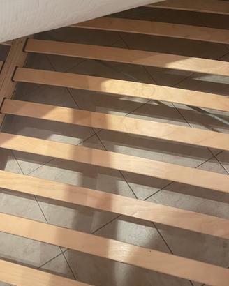 Letto matrimoniale IKEA in legno – ottime condizio