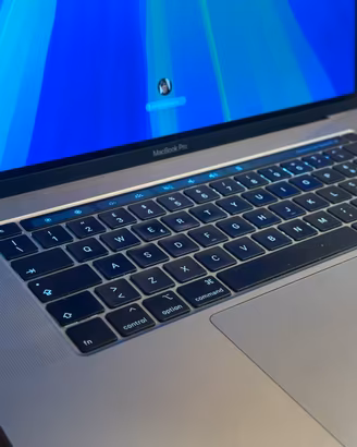 MacBook Pro 16” 2019 i7 16GB RAM SSD 512GB