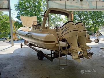 Mar.co 26 con 2 x 200 Hp Suzuki e carrello