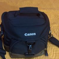 CANON 2000D con due obbiettivi