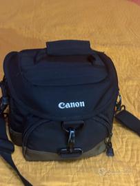 CANON 2000D con due obbiettivi