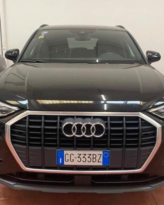 AUDI Q3 Business