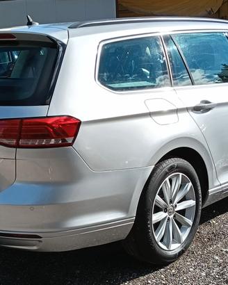Volkswagen Passat Variant (LEGGI BENE)