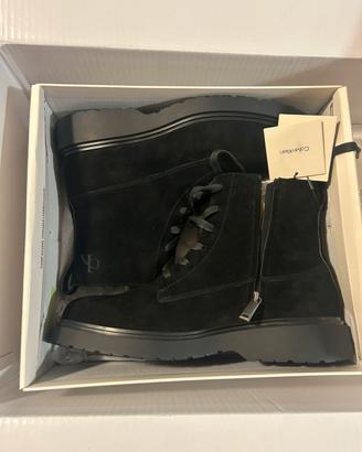 Calvin Klein Stvali Stringati in camoscio con Zip