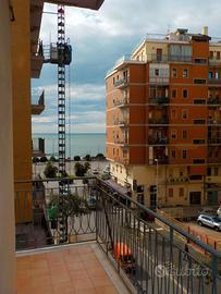 Ampio appartamento balconato, centralissimo