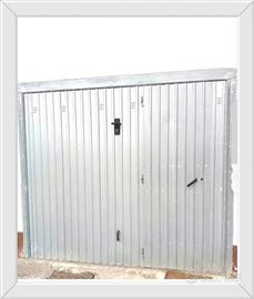 PRIVATO vende box auto vicino SS 18 campo sportivo
