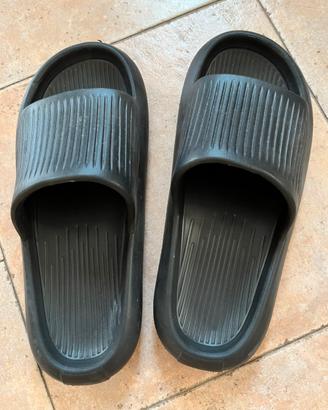 Pantofole nere 44